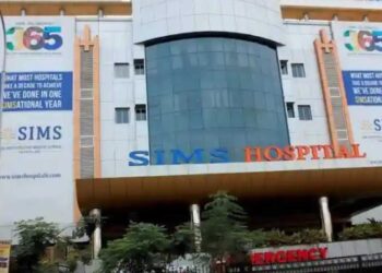 சிம்ஸ் மருத்துவமனையில் 61 வயதுடைய முதியோருக்கு ஒரே நேரத்தில் இரு வேறு அறுவை சிகிச்சை செய்து சாதனை!