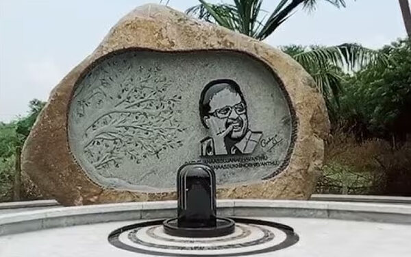 பின்னணி பாடகர் எஸ்.பி.பாலசுப்ரமணியத்தின் நினைவிடத்தில் பொதுமக்களுக்கு அஞ்சலி செலுத்த அனுமதி மறுப்பு!
