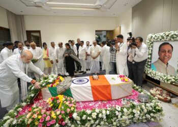 விஜய் ரூபானி உடலுக்கு அமித்ஷா அஞ்சலி: அகமதாபாத் விமான விபத்தில் உயிரிழந்த முன்னாள் முதலமைச்சர்!