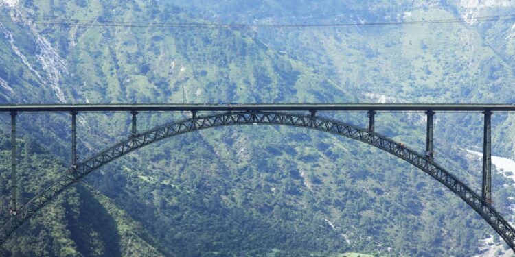 உலகின் மிக உயரமான ரயில்வே பாலம்: செனாப் பாலம் இன்று பிரதமர் மோடி திறந்து வைக்கிறார்!