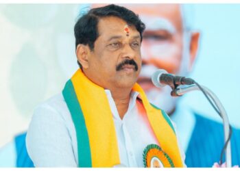 அதிமுக உடையவில்லை: சொல்கிறார் நயினார் நாகேந்திரன்