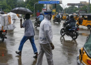 தென் மாவட்டங்களில் வெளுத்து வாங்கியது கனமழை