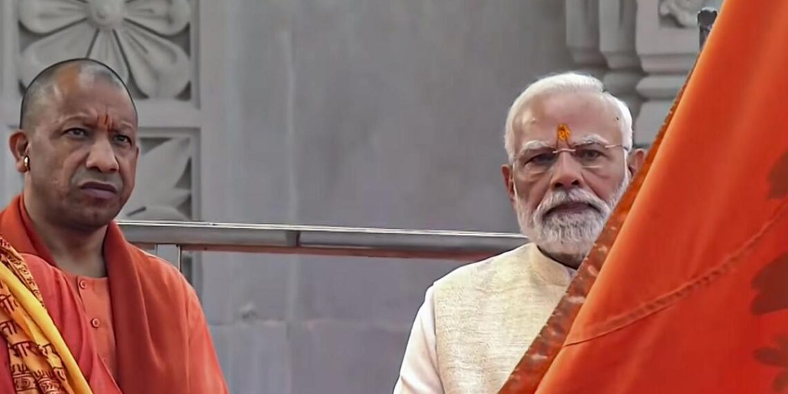 ராமர் கோயிலில் கொடியேற்றினார் நரேந்திர மோடி