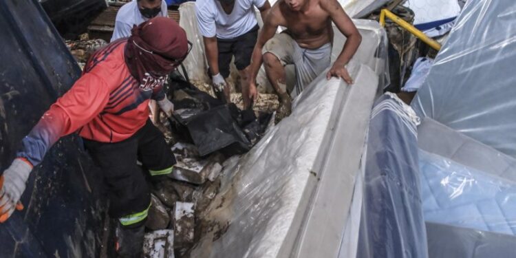 புயலால் உயிரிழந்தோர் எண்ணிக்கை உயர்வு