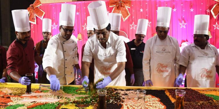 நட்சத்திர விடுதியில் பிரமாண்ட கிறிஸ்துமஸ் கேக்